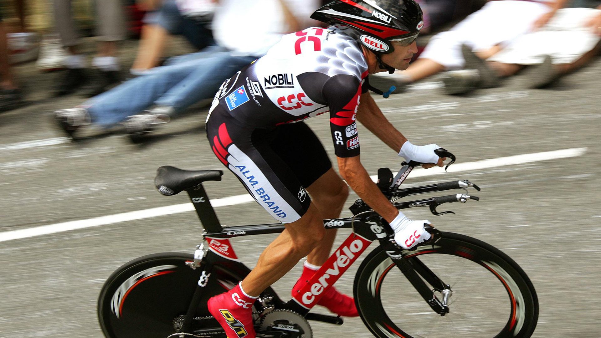 华体会官方网站-国内足球机器人比赛火热开启，培养青少年科技创新能力，机器人足球比赛视频